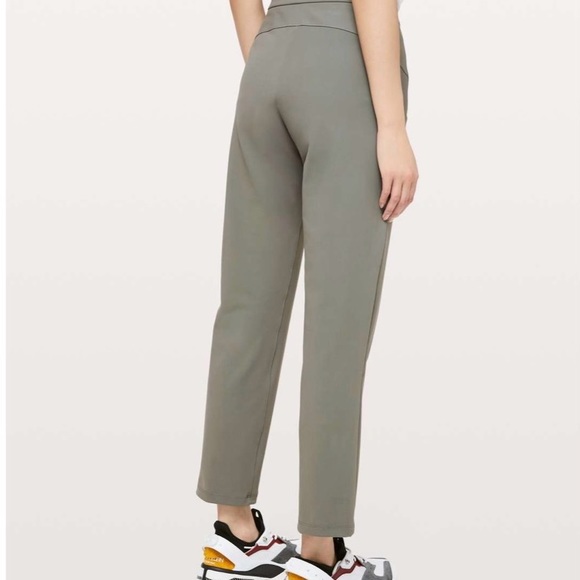 Lululemon On The Move Pant *Lightweight
Grey Sage - Picture 3 of 10